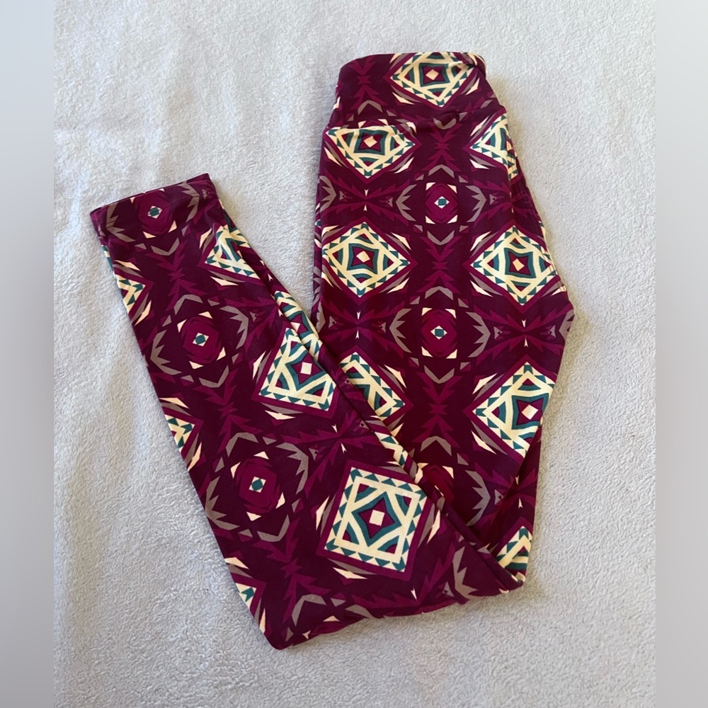 Burgundy Pattern Leggings